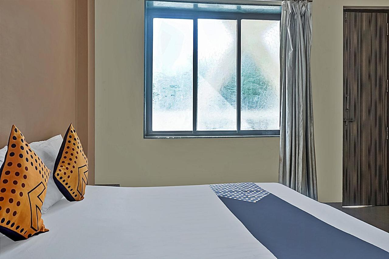 Oyo Flagship 75444 Hotel Kinara Lodging & Boarding Mangvadi Exterior photo