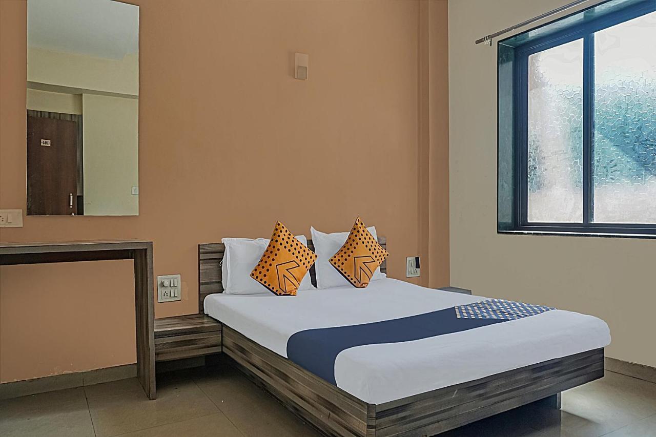 Oyo Flagship 75444 Hotel Kinara Lodging & Boarding Mangvadi Exterior photo