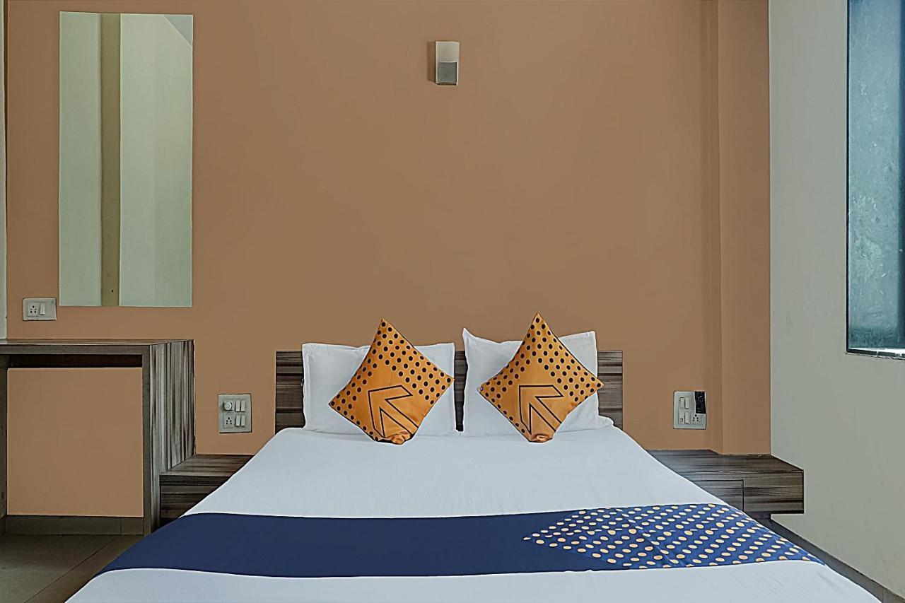Oyo Flagship 75444 Hotel Kinara Lodging & Boarding Mangvadi Exterior photo